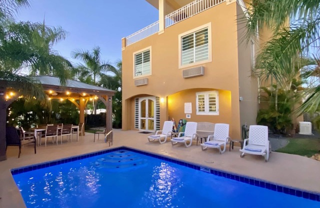 La mejor ubicación! Inicio pasos a la playa y restaurantes! Piscina privada, WiFi, vista al mar