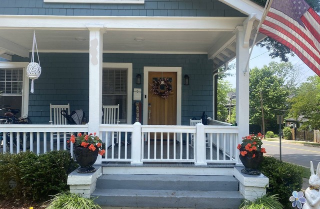 MEJOR UBICACIÓN EN CHARLOTTE !! Casa de 3 camas / 2 baños en Dilworth (se admiten mascotas con valla)