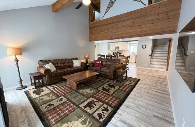 Best Location @ Jay: `24 Remodel, Ski-in/Out by Waterpark & Rink, A/C & Dogs