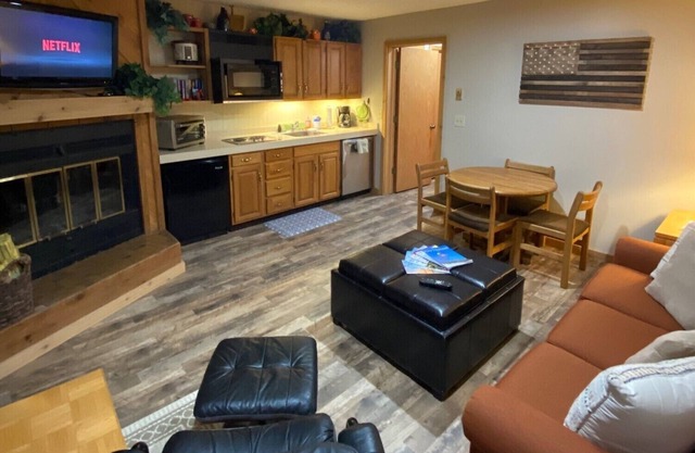 Best Location Ski/Golf Condo Shanty Creek Schuss Village