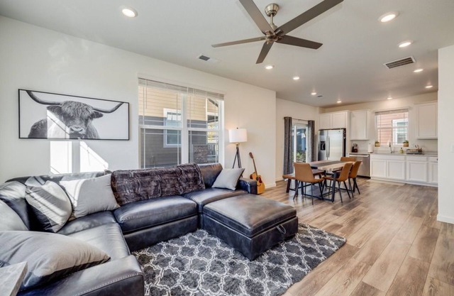 Best Mountain View home right next to Blue Arena, Centerra, MCR, Embassy Suites