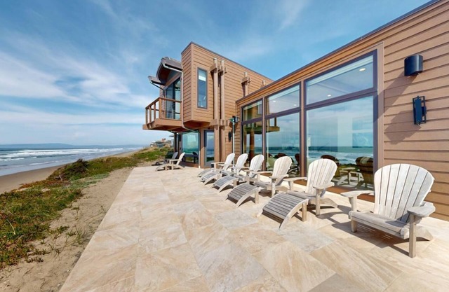 ESPECTACULAR CASA FRENTE AL MAR EN LA BAHÍA DE MONTEREY