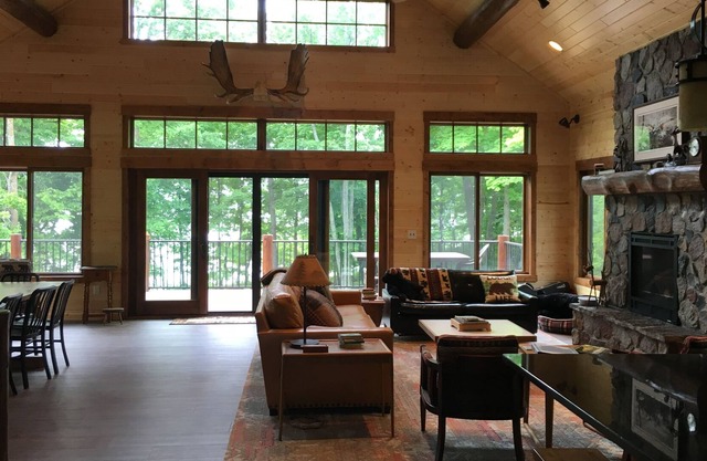 BEST of Both Worlds: New, private Log Lodge with Resort benefits!