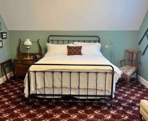 Best of My Love - CA King Size Bed+ - Sleeps 2-4
