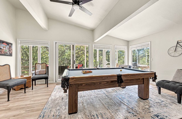 Best of NWA - Pool Table, MTB Trails, Golf, Hiking, King Bed