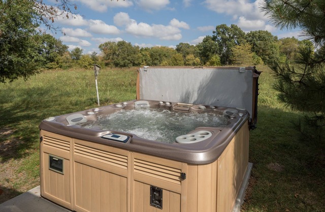 Live Lodge Life w / 3 KING Beds, jacuzzi al aire libre, mesa de billar, 6 televisores de pantalla plana