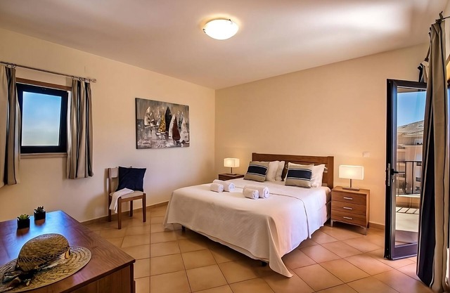 Best Place to Unwind! Full Kitchen, Outdoor and Indoor Pool, Free Parking!