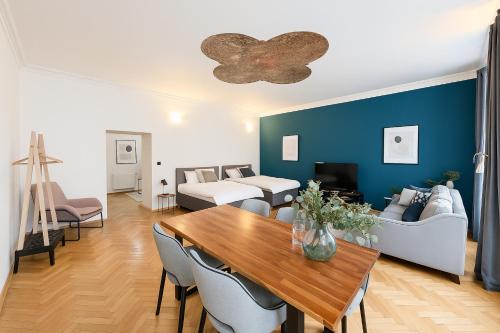 Best Price & Location - Historic Square Residency