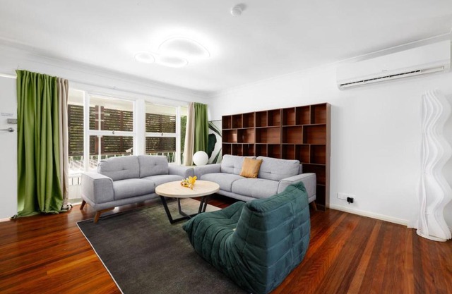 Best Value 4Beds Home Near Shops, Cafes and Forest