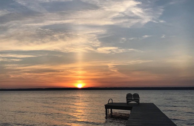 La mejor relación calidad-precio en Seneca Lake! ¡Nueva Remodelación! RARE nivel Lakefront en la ruta del vino!