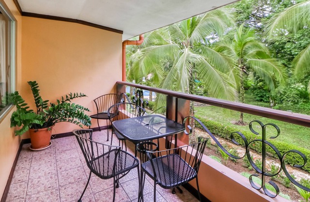 Lovely condo near town & nature w/shared pool, volleyball, & balcony views