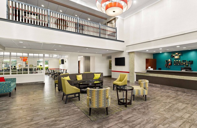 Best Western Galleria Inn & Suites