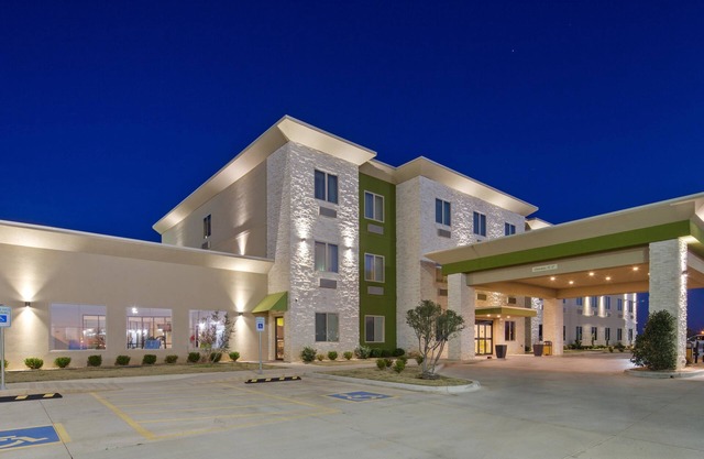 Best Western Lindsay Inn & Suites