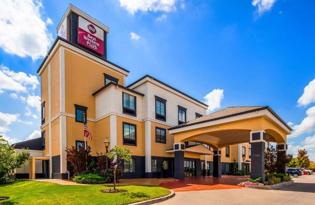 Best Western Plus Barsana Hotel & Suites