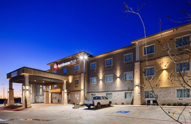 Best Western Plus Lonestar Inn & Suites
