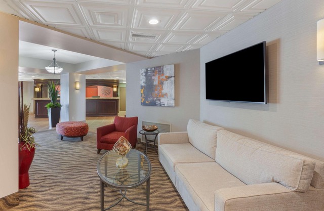 Best Western Plus Rose City Suites