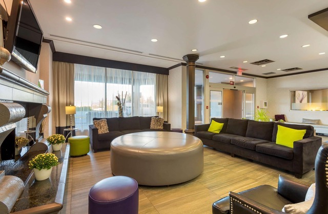 Best Western Plus Village Park Inn