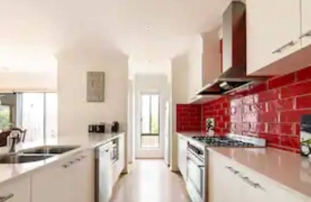 Bethel by the Park - Close to Tabcorp Park (Harness Racing)