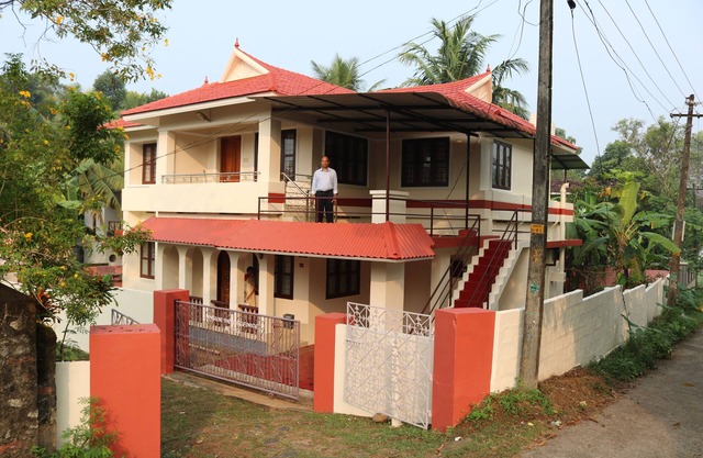 Bethel House tiene 3 dormitorios, 2. 5 baños, cocina y un comedor.