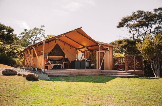 Bethells Beach Glamping Retreat Perfect for couples to escape!