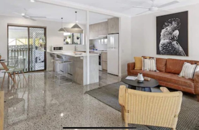 Betty on Hilton- Just steps from the Noosa river