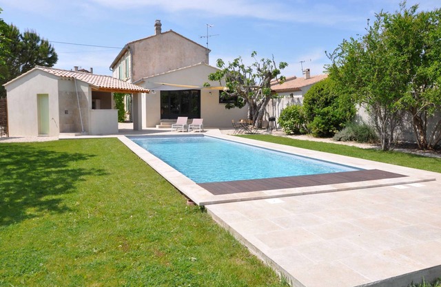 Between Avignon and Les Alpilles, vacation home on the outskirts of the village of Rognonas, animals...