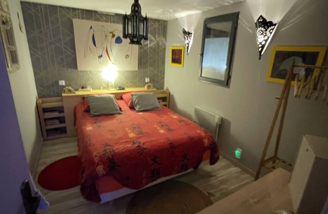 Between Périgord and Lot, in the heart of an authentic village near the Dordogne...