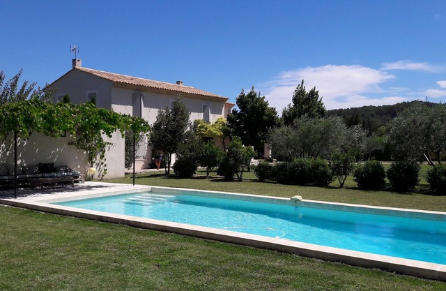 Entre Luberon y Alpilles, campaña de Mas de 6500 m² con piscina privada