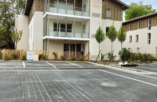 Between ocean, lake and forest! Bright apartment with sitting area on balcony