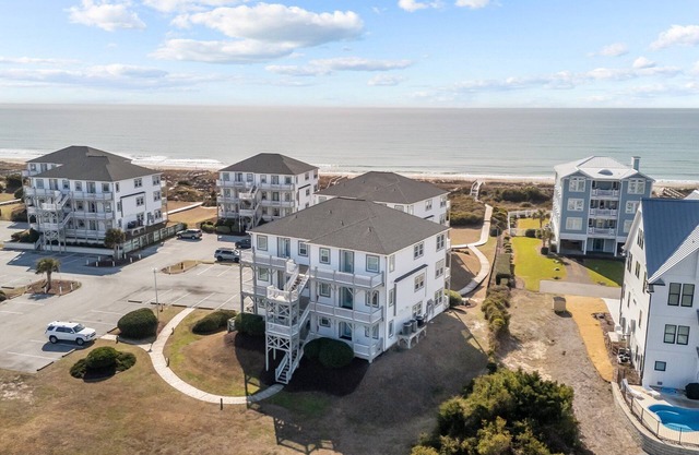 Between The Blue - Oceanside 2B/2B Condo w/ Pool