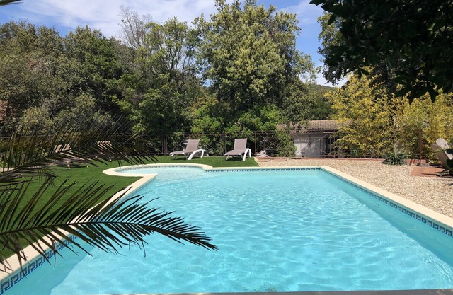 Between Uzès and Pont du Gard, a haven of peace with swimming pool
