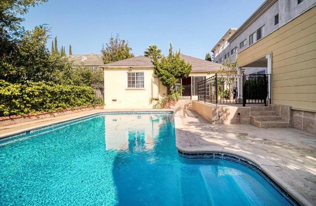Beverly STAR-HIT house