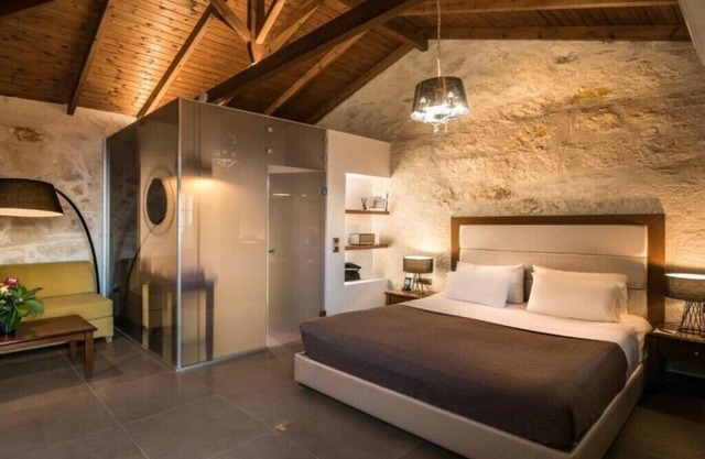 BH253 - C - Suite Heraklion