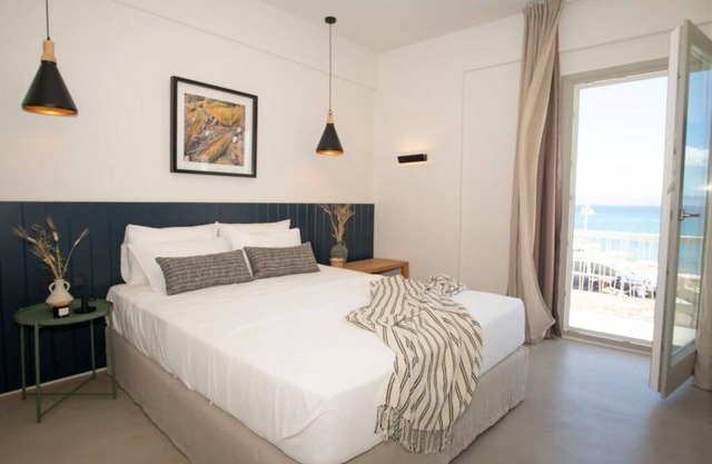 BH968 - C- Suite Paros