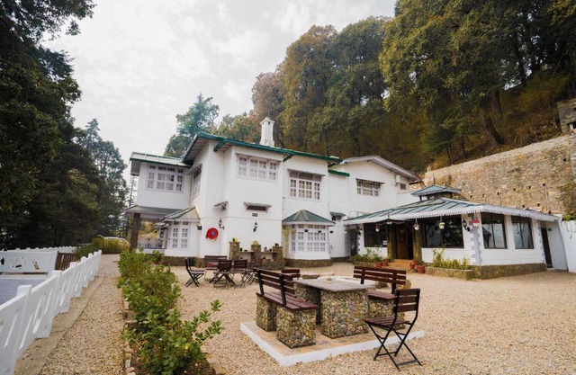 Bhikampur Lodge By Nine Hotels