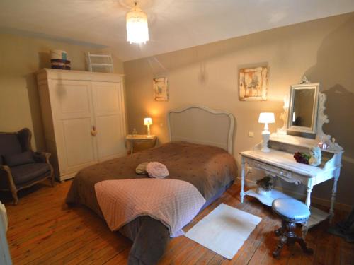 Bièvre Forest-Edge Retreat
