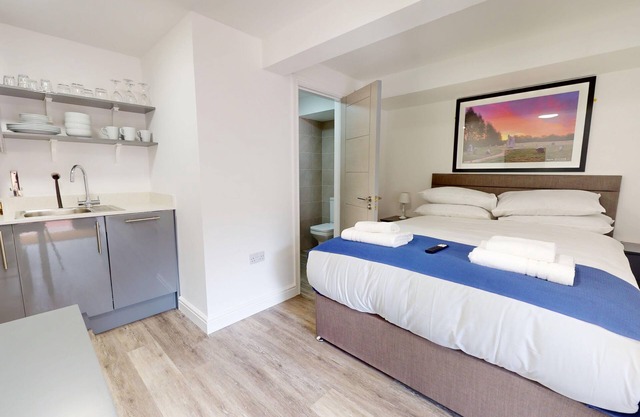 Bicester Court Lodge The Langford Room | Bicester Holiday Let | 1 Beds & Sleeps 2