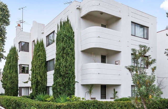 Big A1 Art Deco Apt. + stunning city & beach views