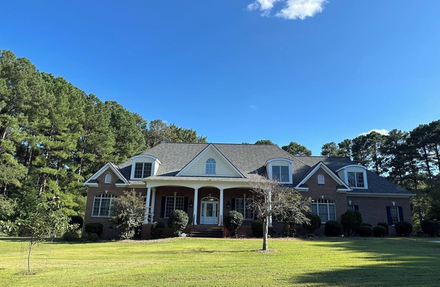 Big Amazing & Pristine Home on 1.6 Acre with 5 Smart TVs, Fireplace & Gate