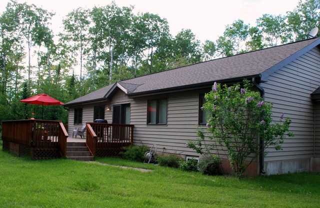 Casa de 3 habitaciones y 2 baños escondida en el bosque cerca del centro