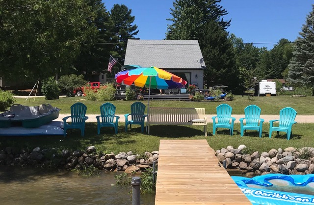 Big Bass Lake Beach House! 2 kayaks, hoguera y playa de arena! Pontón disponible.