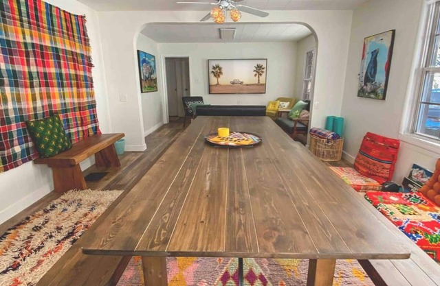 Colorful BIG Bear Home 5br 2ba-Epic Art!
