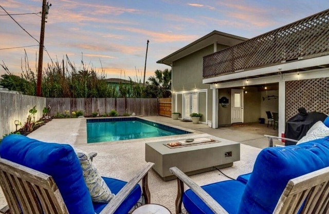 Beach House, 7 bedroom, Heated pool, 5 min walk to beach