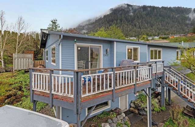 Big beautiful house with lots of room and amazing mountain and ocean views!!!