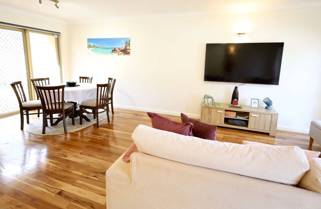 136 Big Bold Beautiful in Vic Park - family perfect