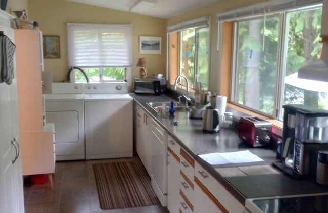 Lavender Cottage Family Retreat & Garden Studio -Golf- Boat, Beach, Repeat.