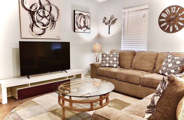Big Central Modern Cozy 5 millas a Camp Lejeune, Walk-in a tiendas y restaurantes
