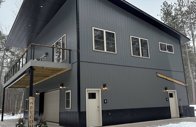 Big Chip Outdoors - 4 bedroom house with WiFi & AC in Heart of Chippewa Flowage