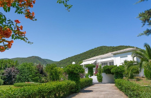 Big Country House, 10' from the Beach