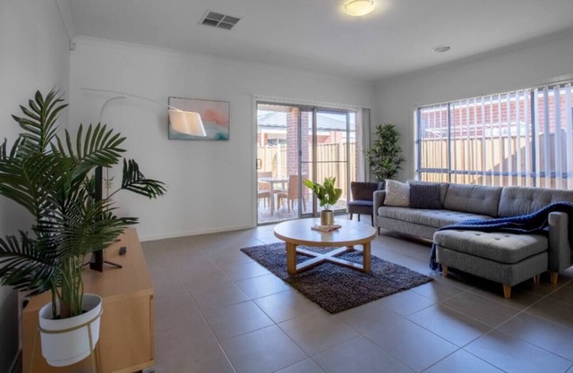 Big Family fun@ 4 bedrooms house in point cook